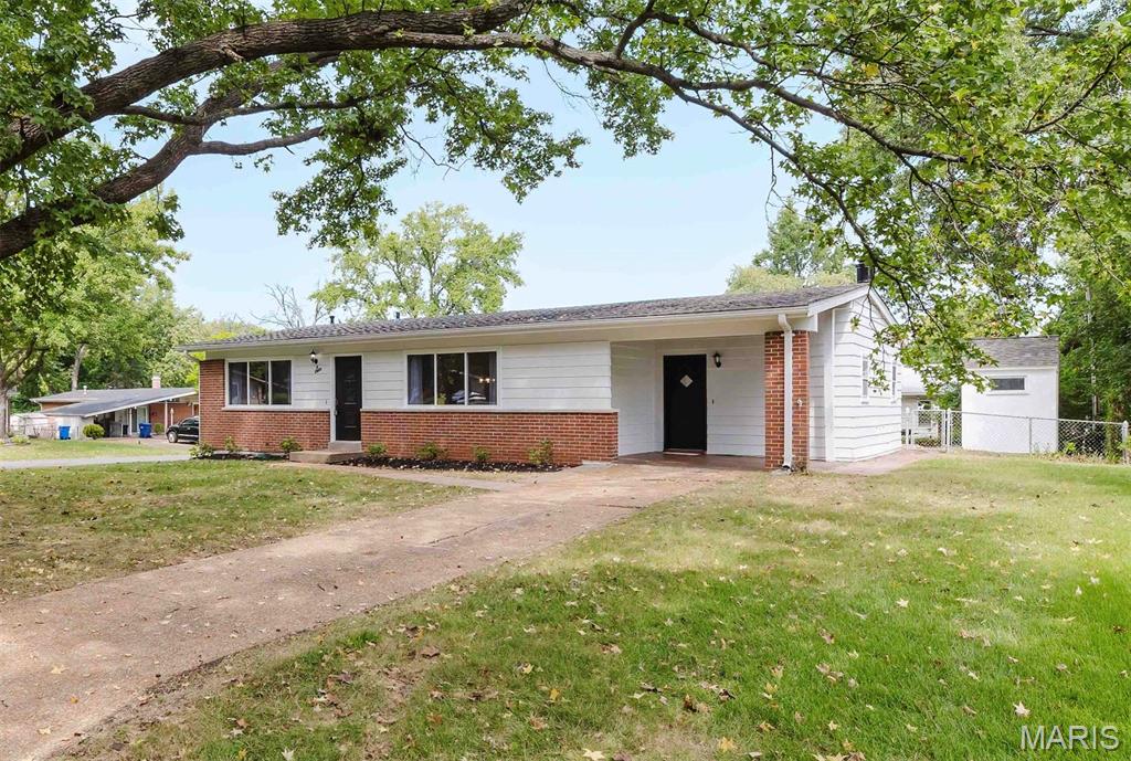 6 Citation Court — photo