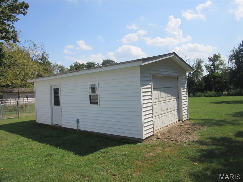 2744 BARRON RD — photo 3