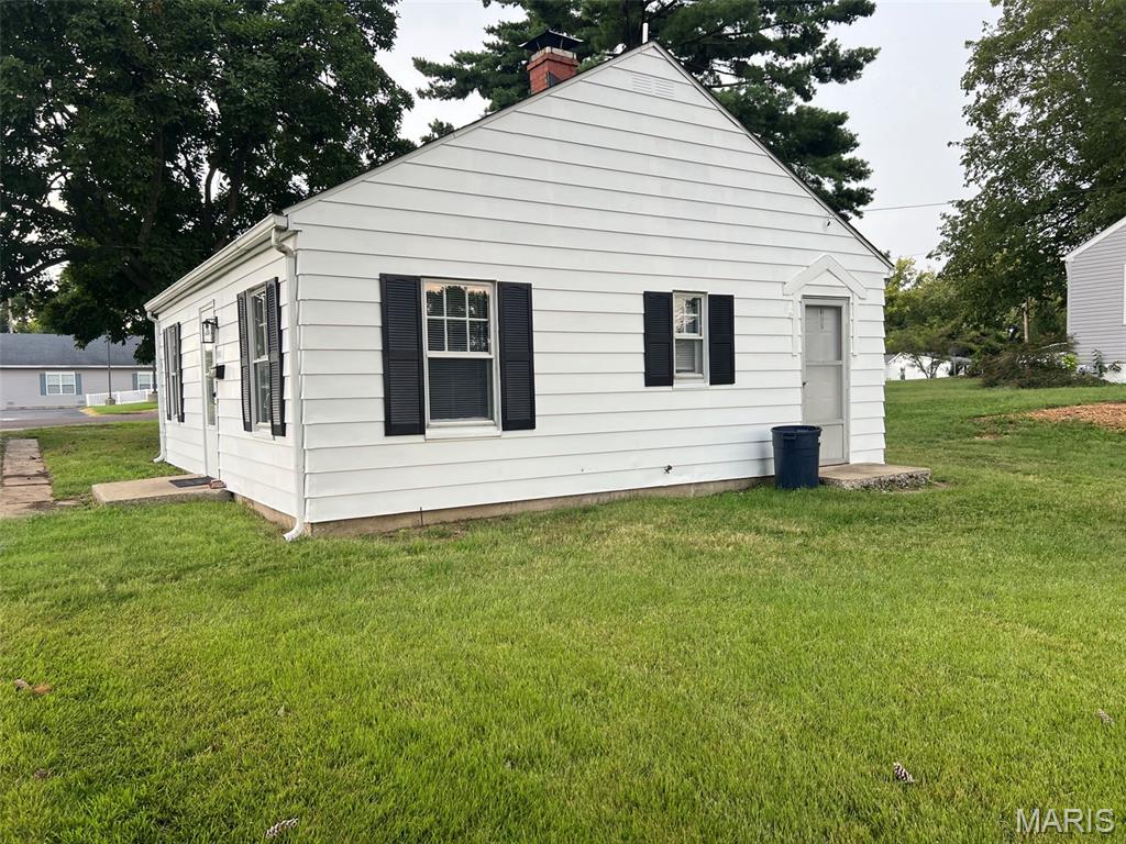Home in Belleville, IL 62221 — photo 2