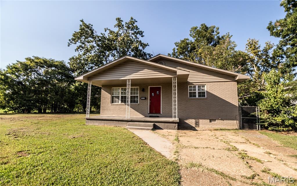 1023 W Henry Street — photo