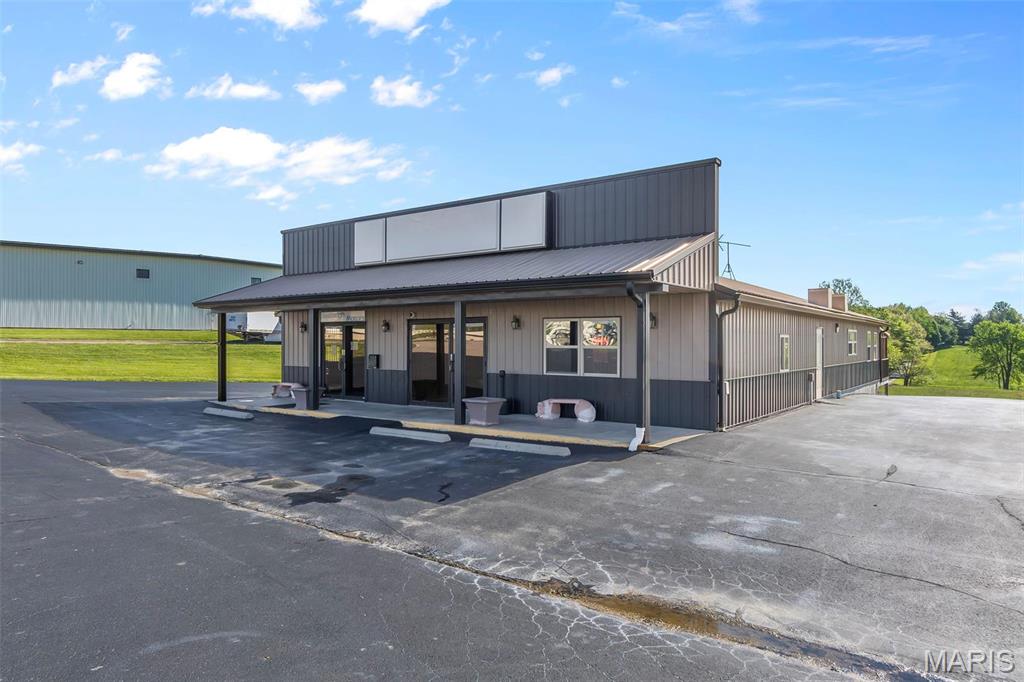 5598 US Highway 61 North — photo