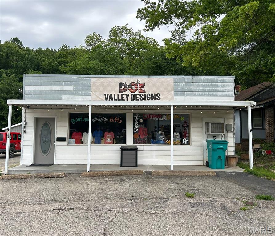 305 Pine Street — photo