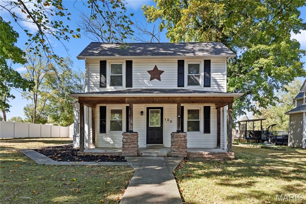 105 SW Main Street — photo