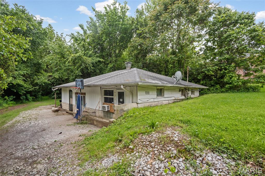 9310 Richfield Road — photo