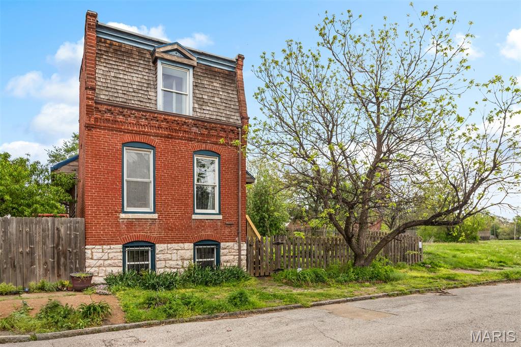 1871 Madison Street — photo
