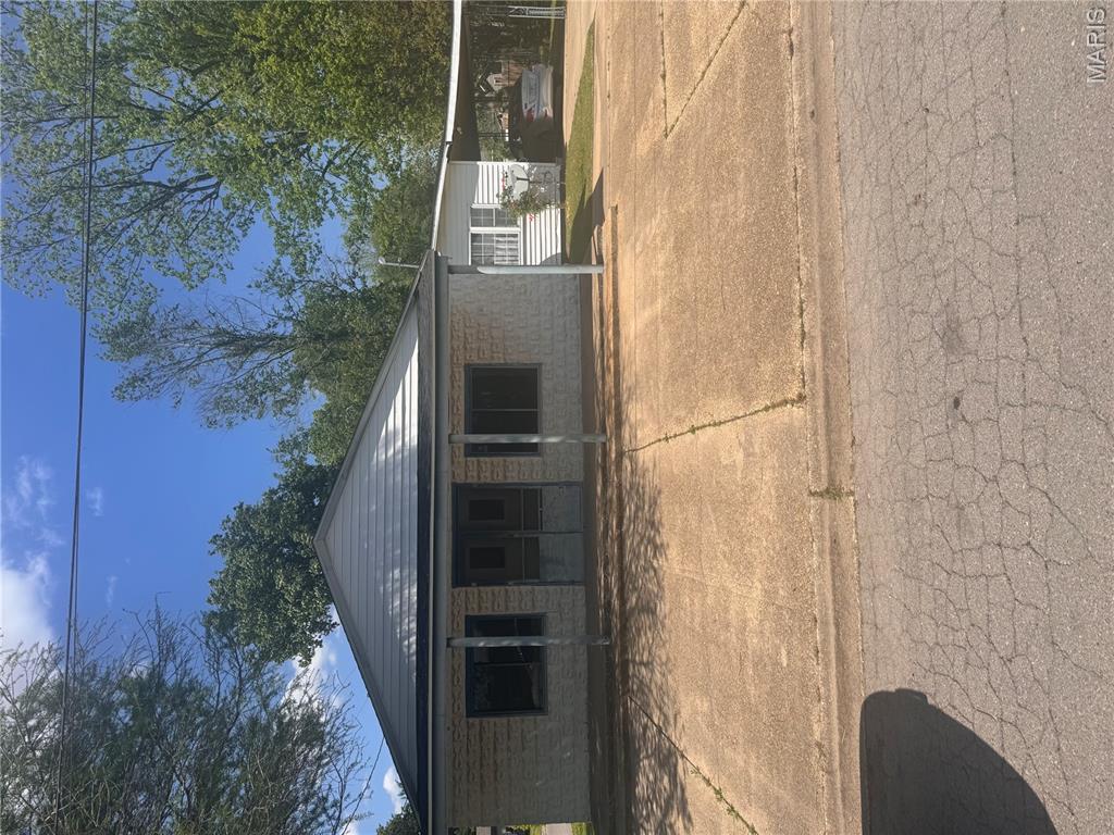 115 West Tom Brown — photo