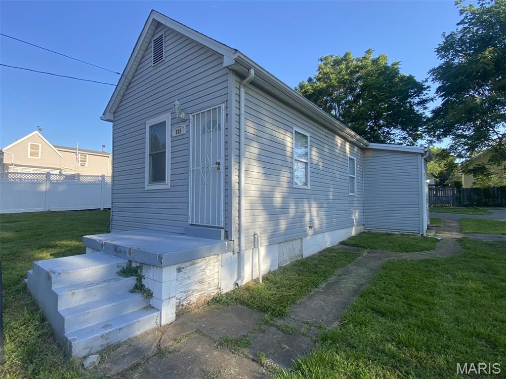 225 E Arlee Avenue — photo