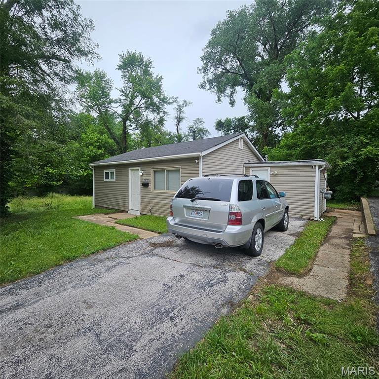 10212 Duke Drive — photo