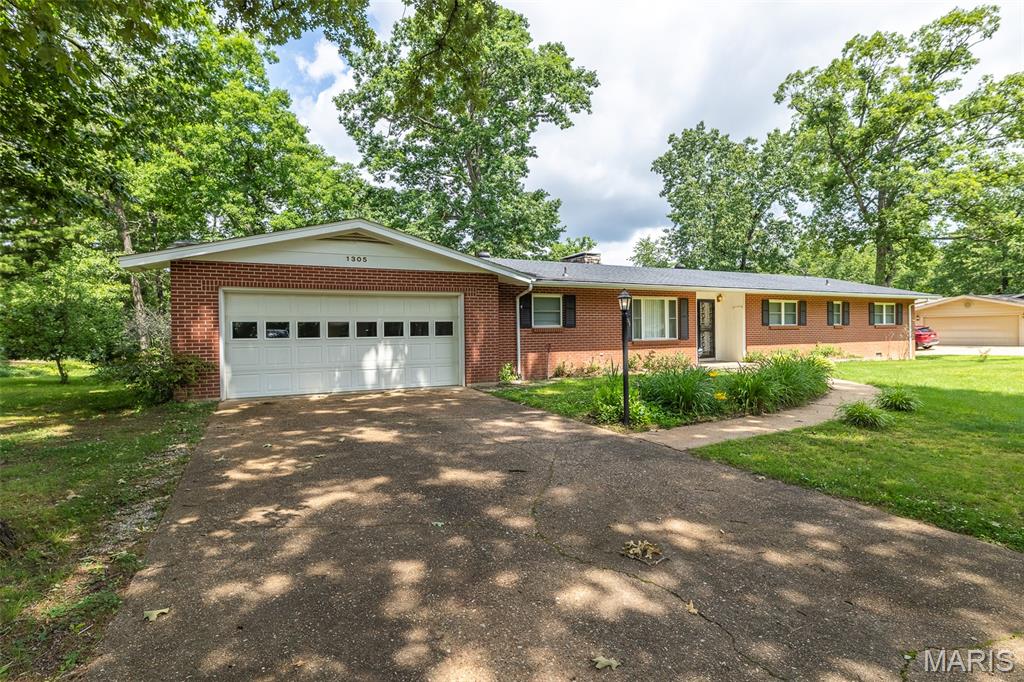 1305 Lurlyn Road — photo