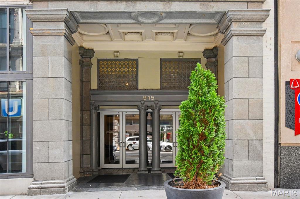 915 Olive Street 1002 — photo
