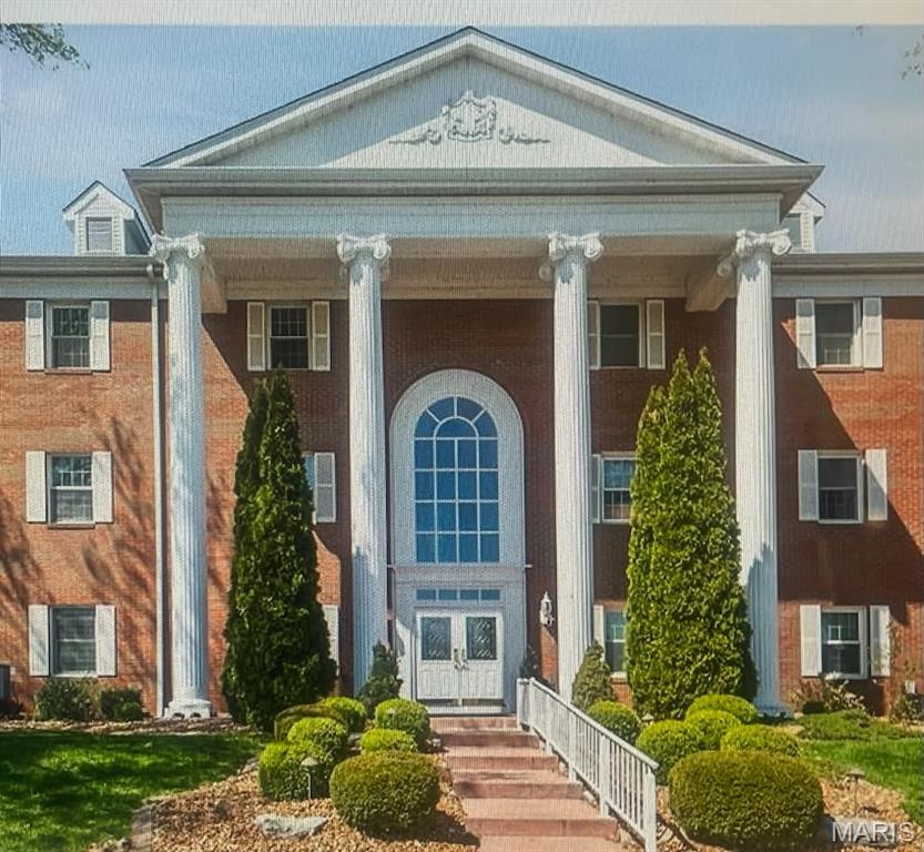 223 Country Club View — photo