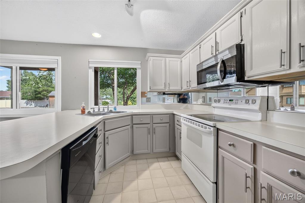 408 Kipling Way #A, Weldon Spring, MO 63304 — photo 2