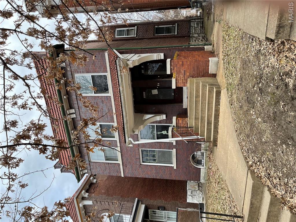 4412 Clarence Avenue — photo