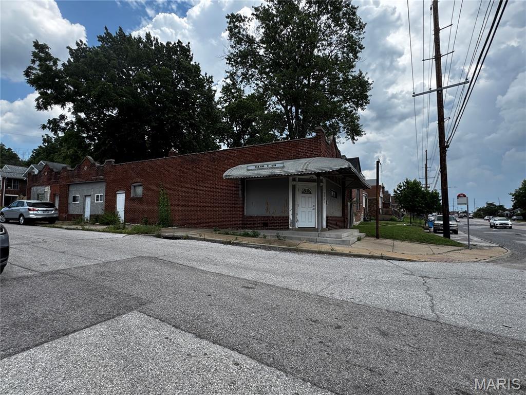 7121 W Florissant Avenue — photo