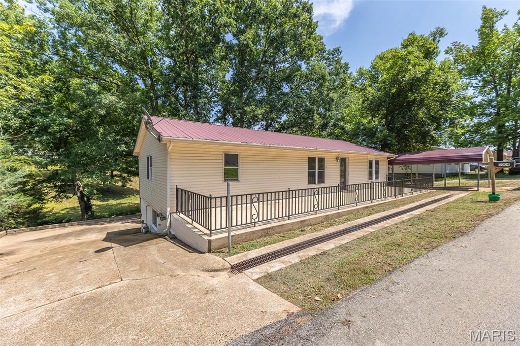 1004 Burford Court — photo