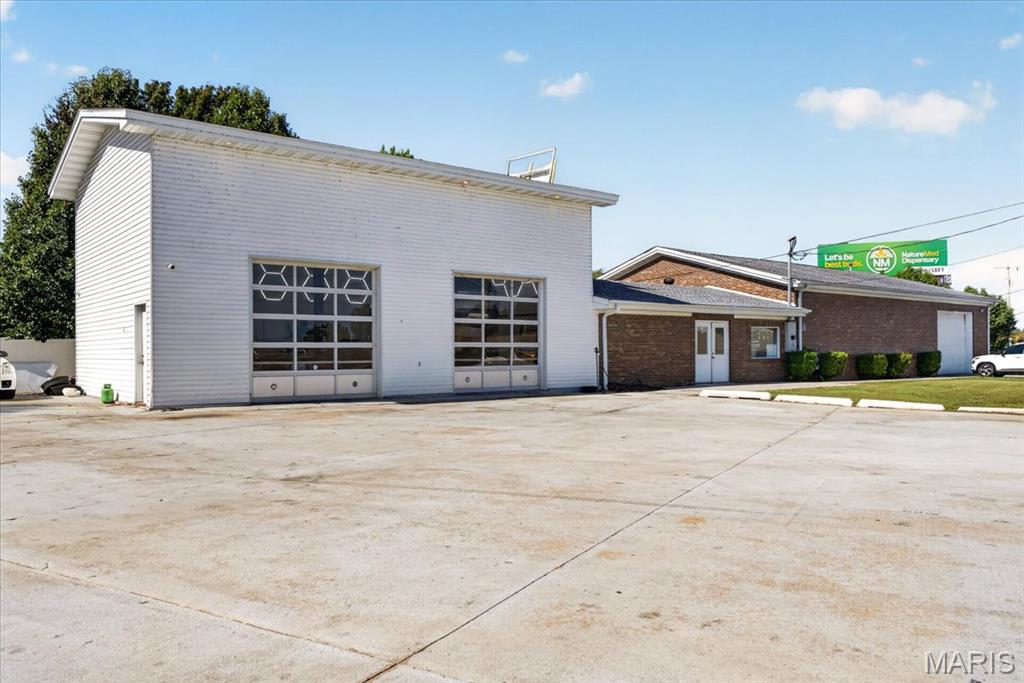 7455 Veterans Memorial Parkway — photo