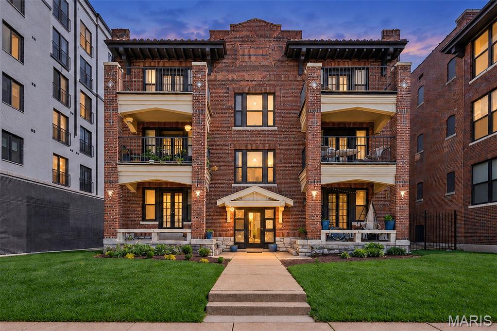 5631 Pershing Avenue 31 — photo