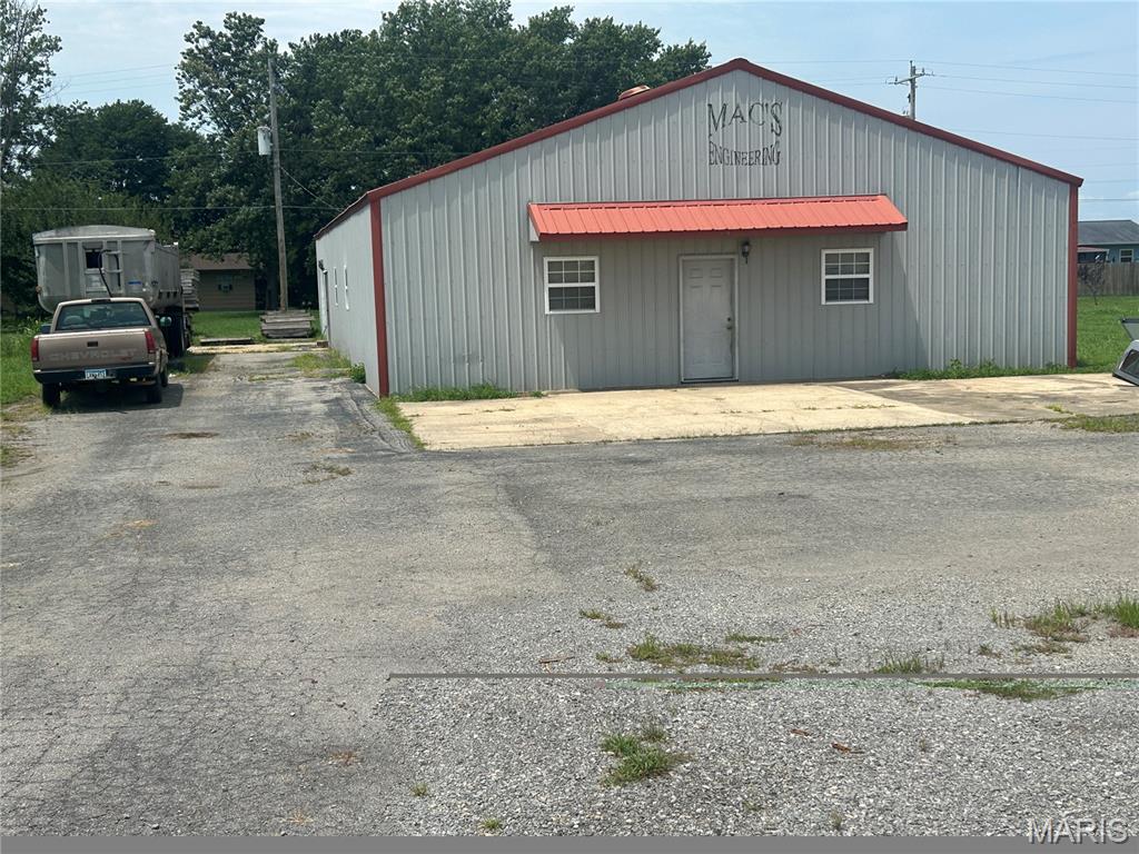 Home in Bernie, MO 63822 — photo 2