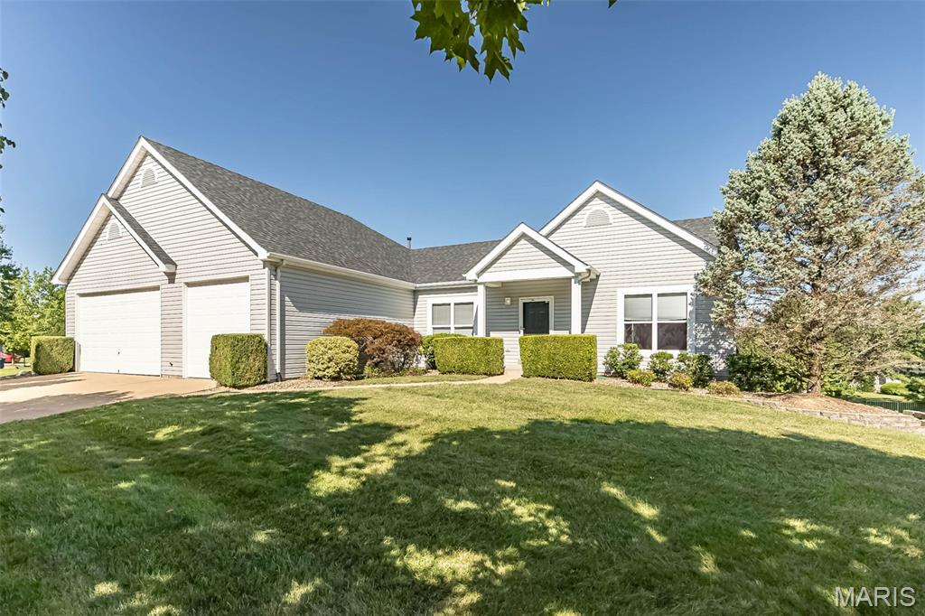 865 Bellerive Manor Drive — photo