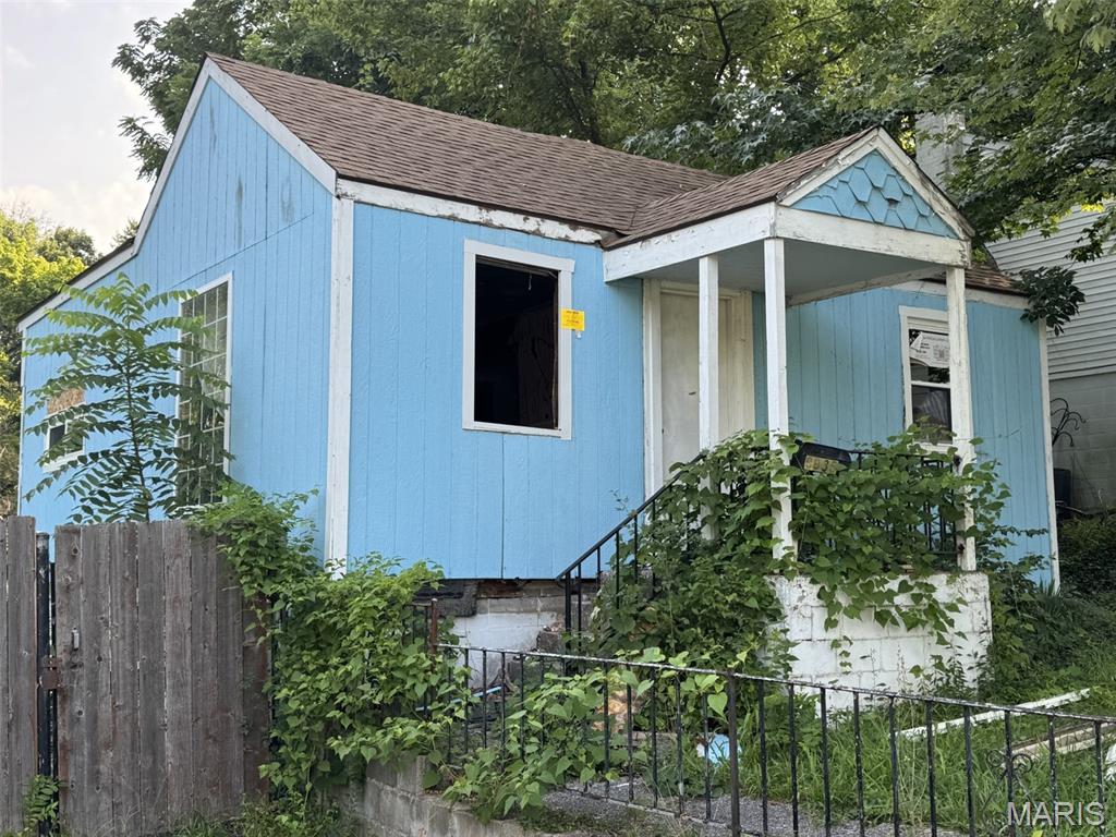 9935 Carlyle Avenue — photo