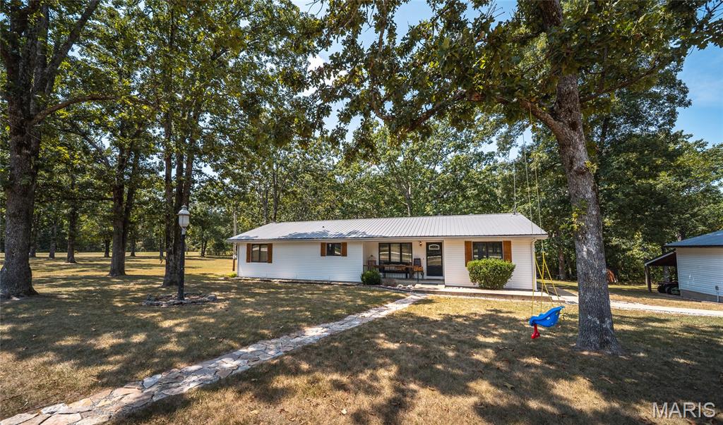 13915 Maple Lane — photo