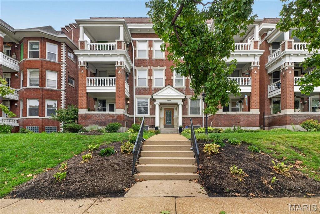 5553 Waterman Boulevard 3E — photo