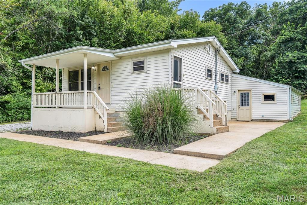 5916 State Road Pp, High Ridge, MO 63049