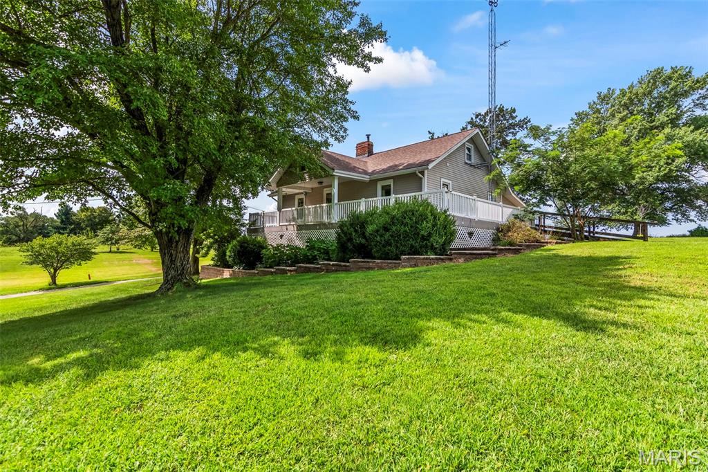 25159 E County Line Road, Waggoner, IL 62572