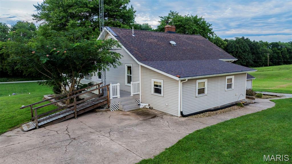 25159 E County Line Road, Waggoner, IL 62572 — photo 3