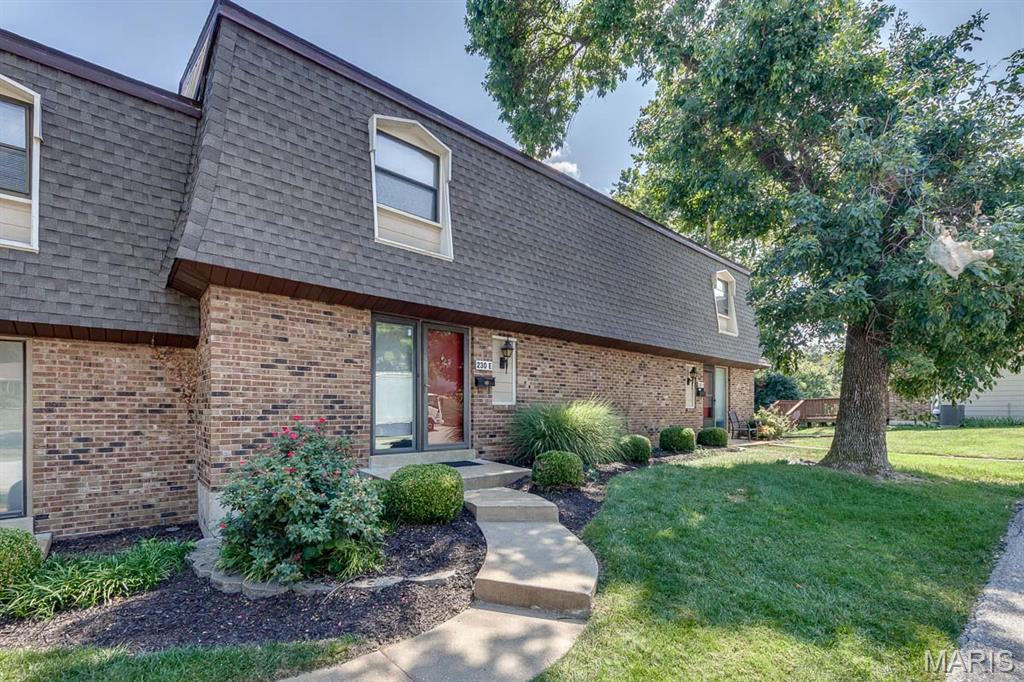 230 Braeshire Drive E, Ballwin, MO 63021 — photo 2