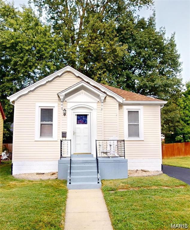 220 S Myrtle Street — photo