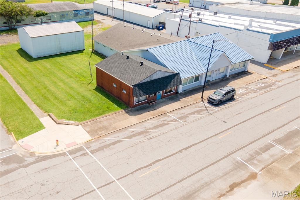 1403 Locust, Eldorado, IL 62930 — photo 2