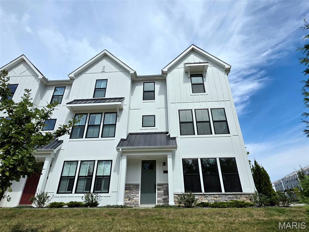 325 Mistflower Court — photo