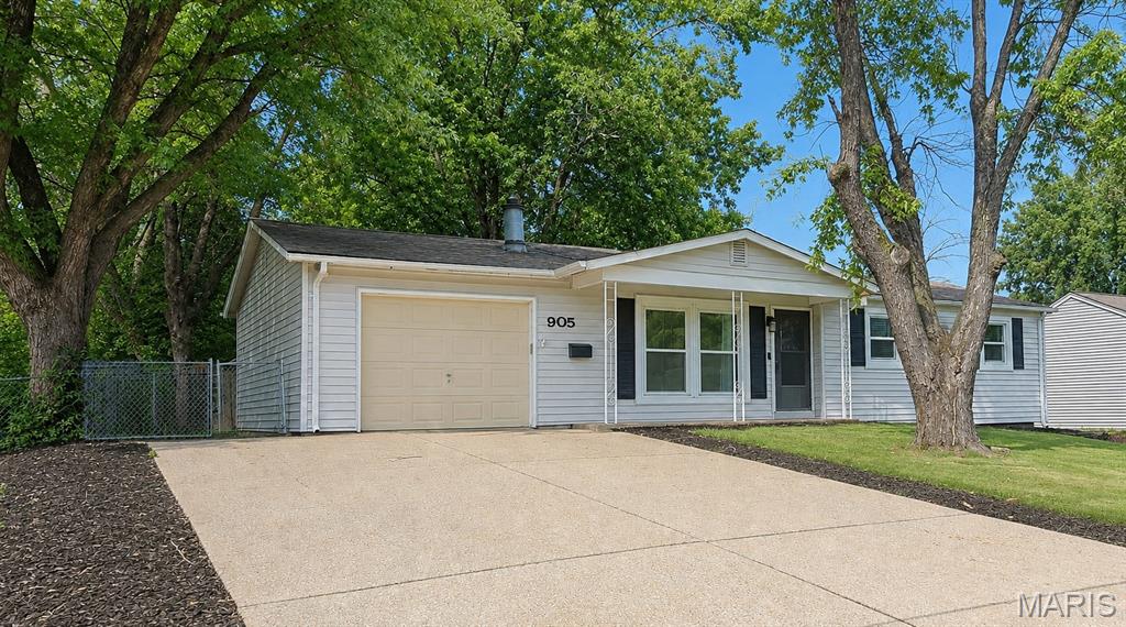 905 Lakeview Drive — photo