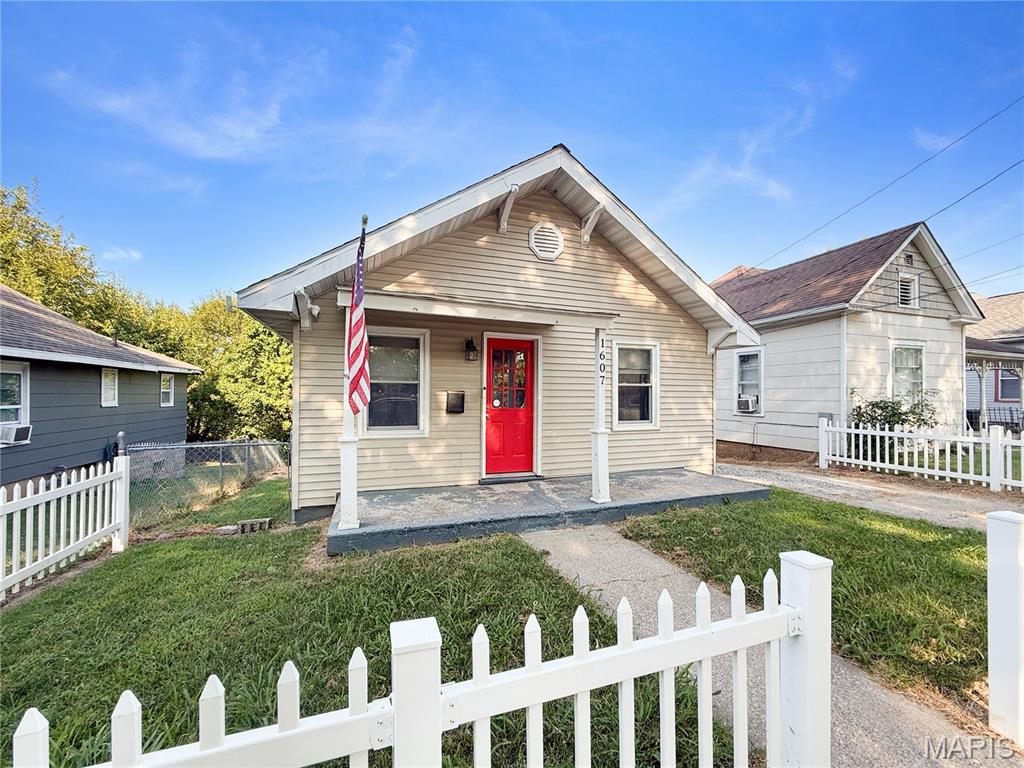 1607 Booker Street — photo