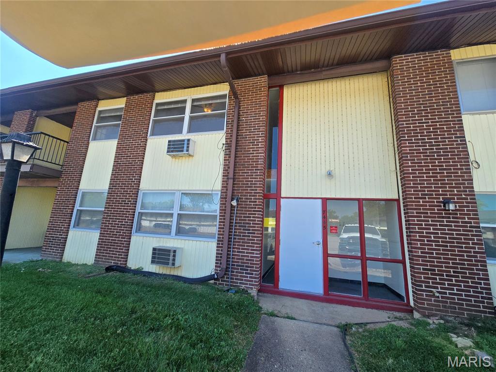 7445 Hazelcrest Drive Unit G — photo