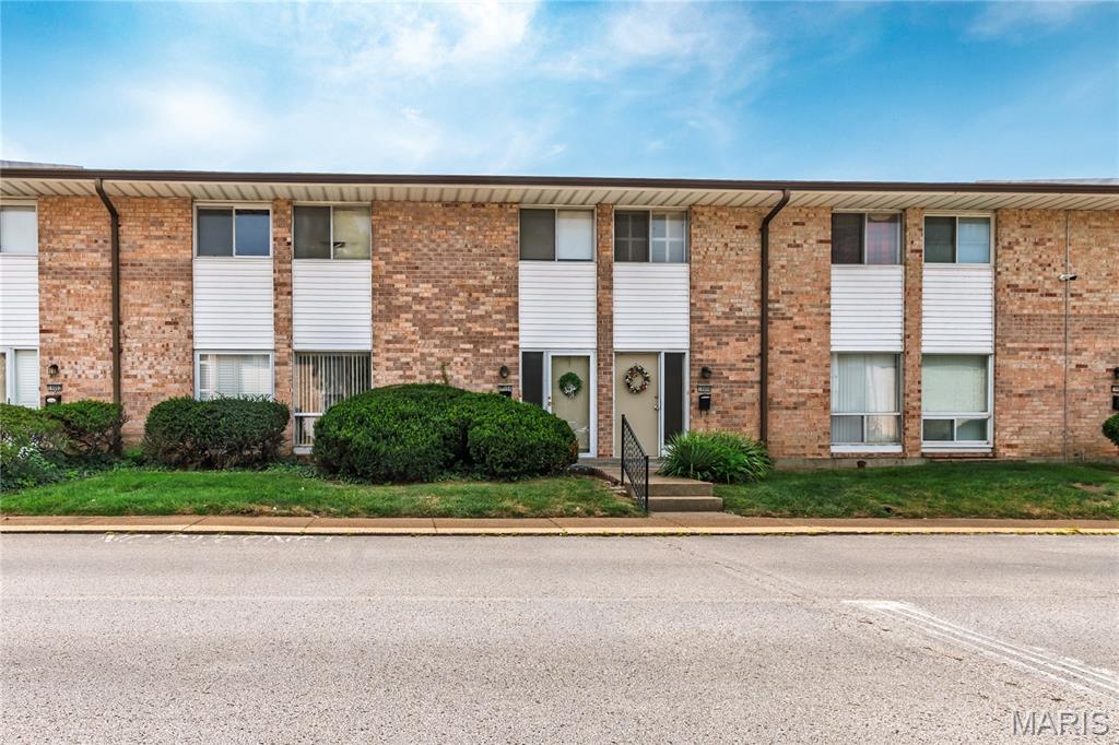 10004 Sakura Drive — photo
