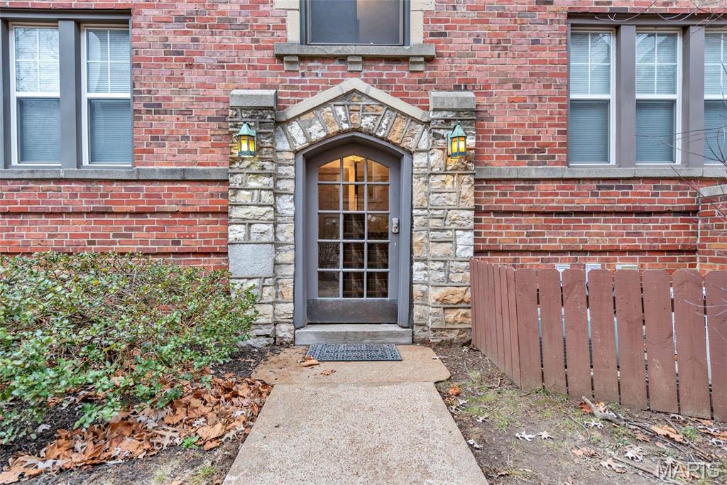 7557 Buckingham — photo