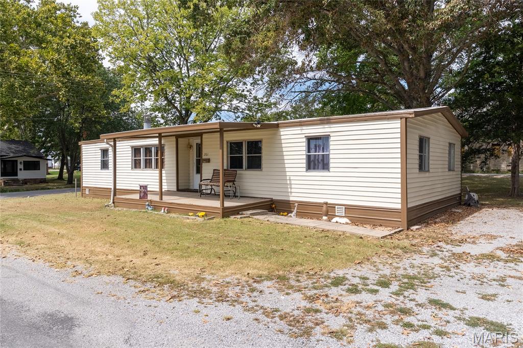 201 E 3rd Street, Christopher, IL 62822