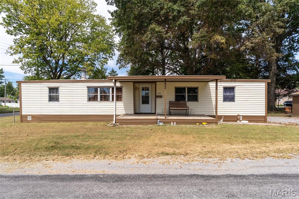 201 E 3rd Street, Christopher, IL 62822 — photo 2