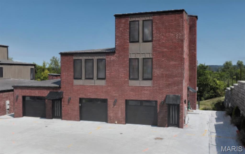 1019 River Bluff Drive — photo
