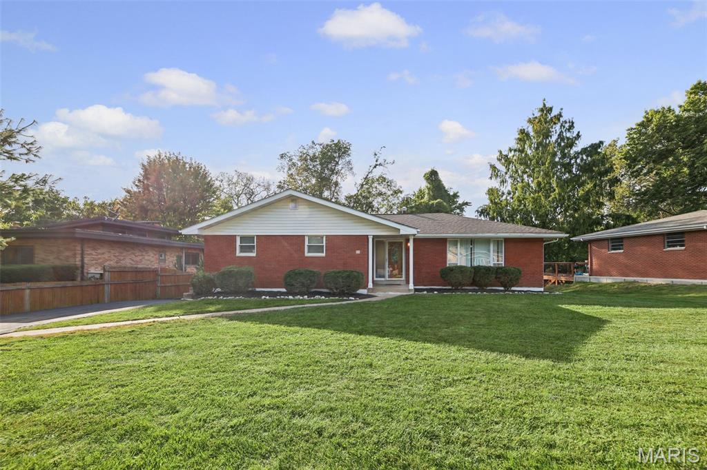 16 Londonderry Drive — photo