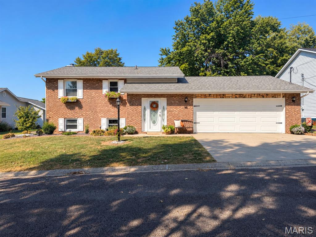 95 Sunray Drive — photo