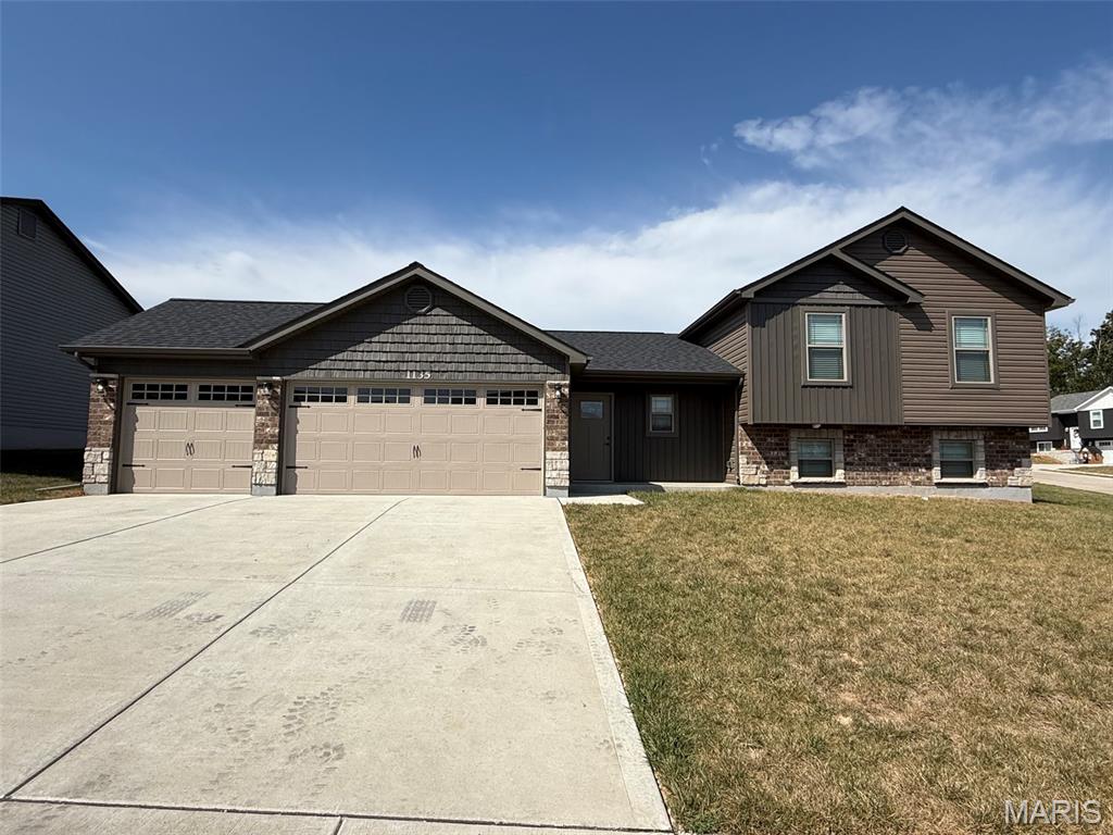 1135 Baseball Drive — photo