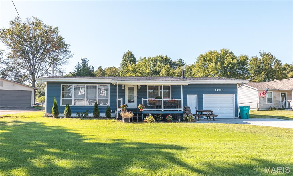 1723 Lakeshore Drive — photo