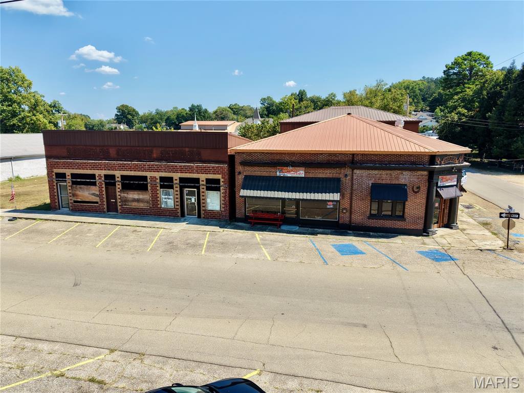 390 Main Street — photo