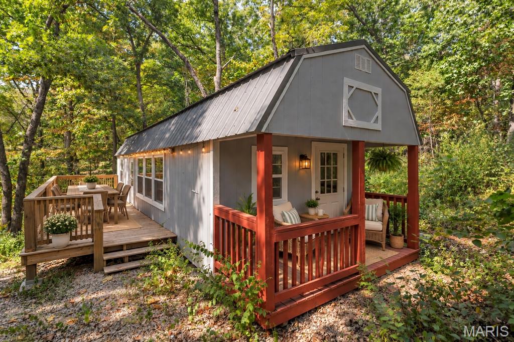 2137 N Lake View Drive — photo