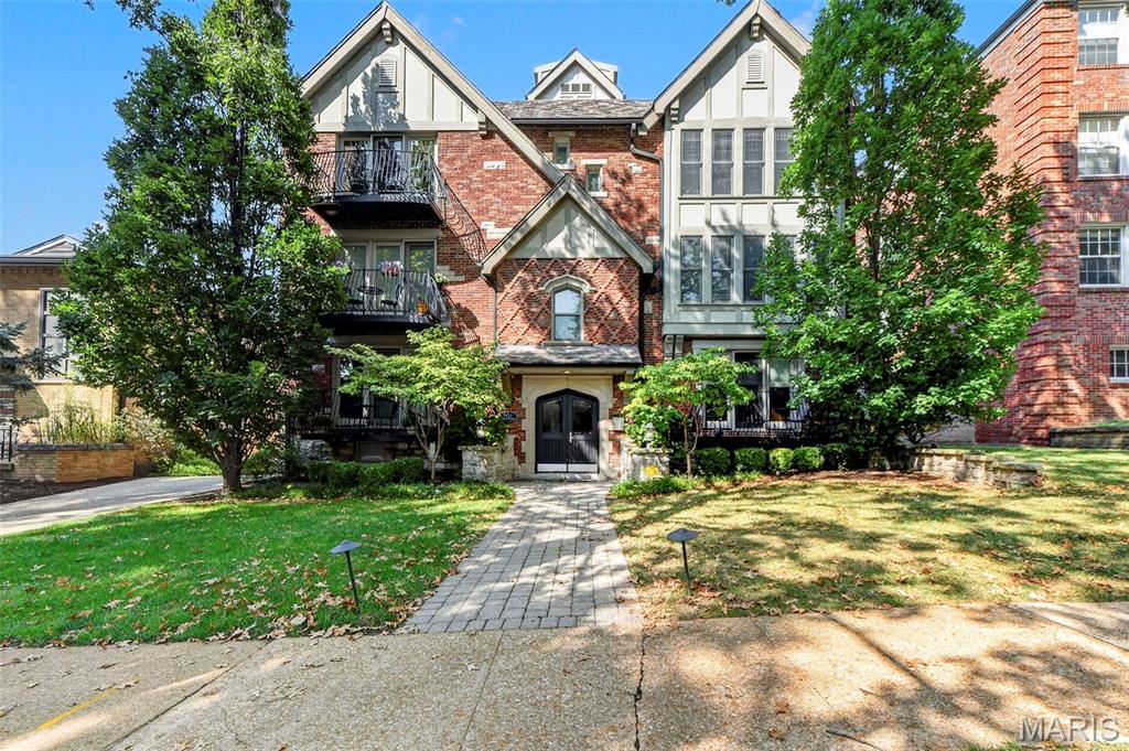 7527 Oxford Drive 1E — photo