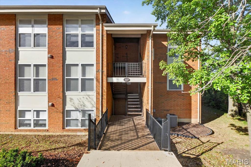 2020 Greenglen Drive — photo