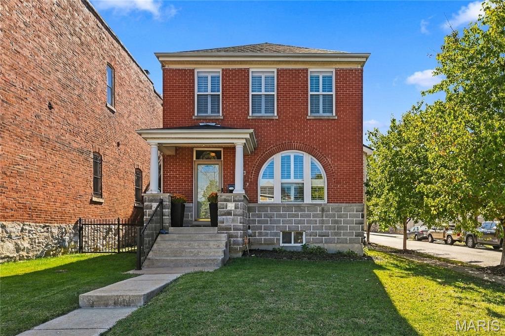 Home in St Louis, MO 63104 — photo 2